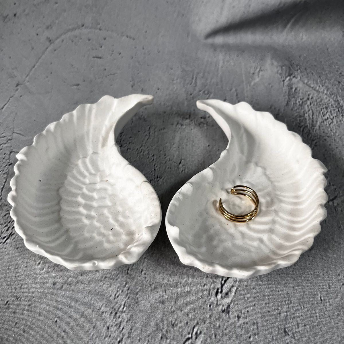 Wing Dish (Pair)